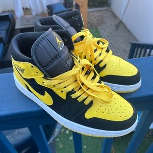 🔥 Air Jordan 1 retro mid “New Love” size 9.5🔥